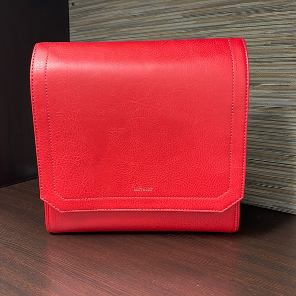 ❤️BEAUTIFUL ❤️Matt & Nat backpack/purse! straps, dust bag included❤️ - Picture 1 of 8